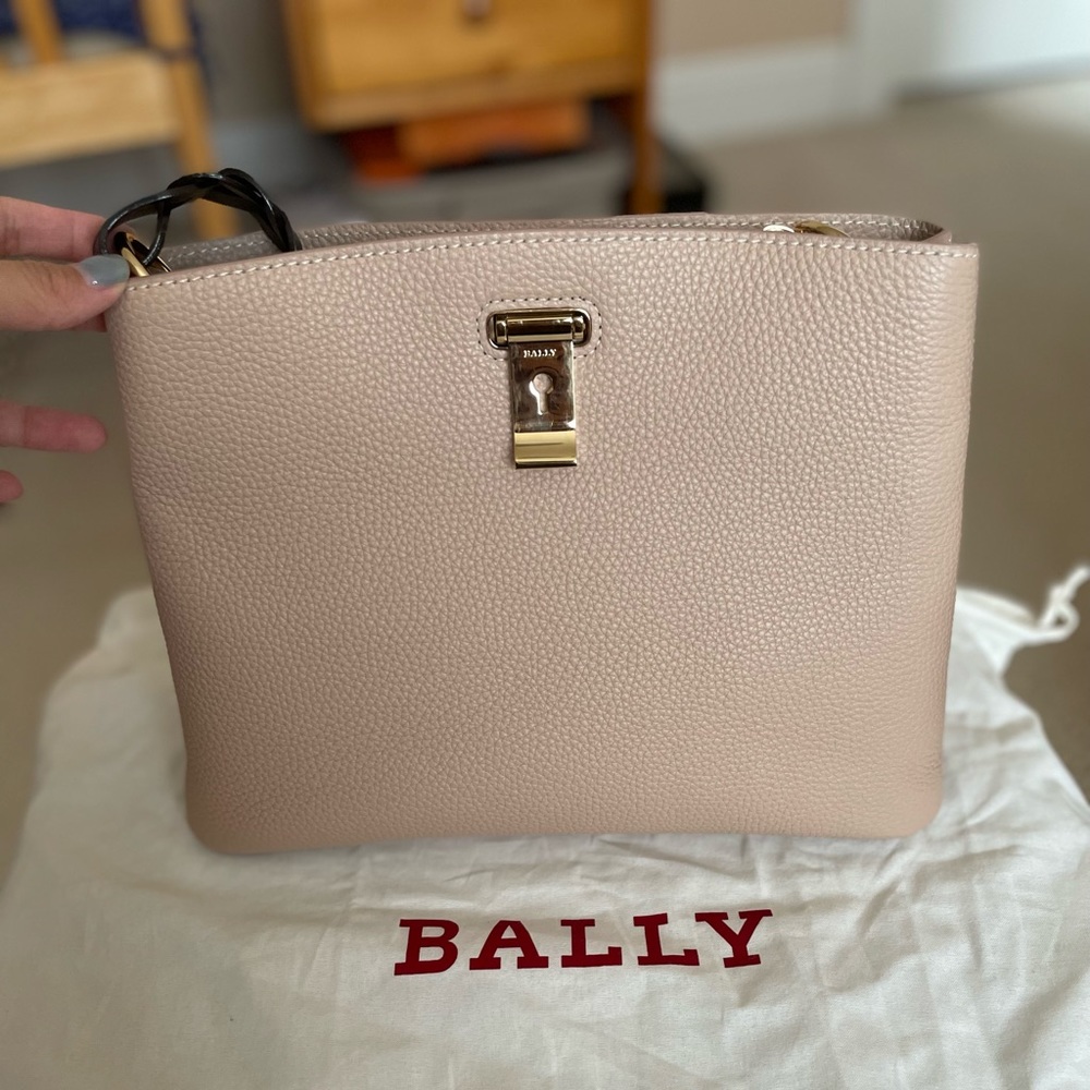 Authentic Bally Lucyle Tote in light pink/beige
